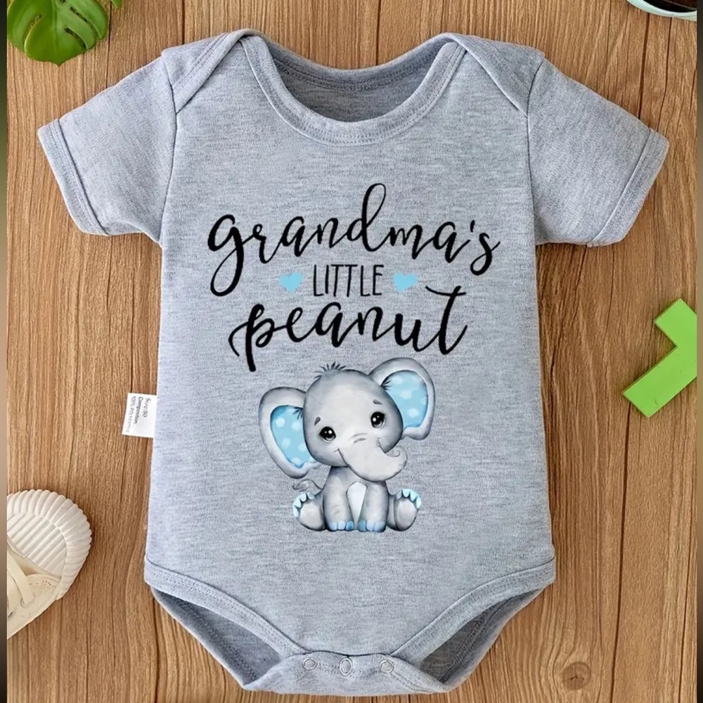 Baby onesie, NIP, “grandma’s LITTLE peanut”
Soft gray 100% Poly, 3 snaps, 0-3 mo